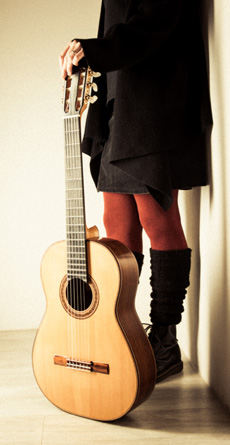 Nina Schwarz - Classical guitarist